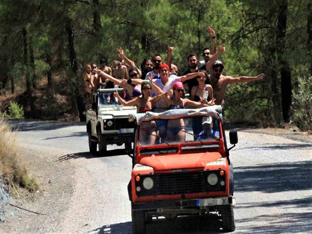 VISUREIGIŲ (džipų) SAFARIS Alanijoje 