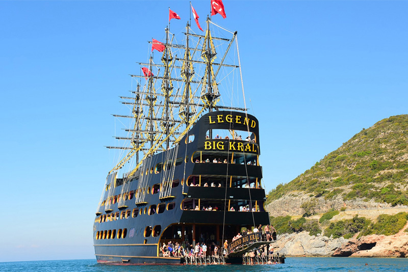 Piratų laivas „BIG KRAL“ iš Sidės ir Alanijos