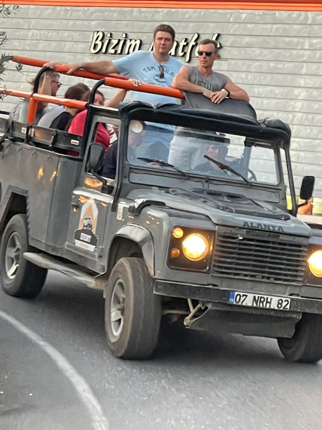VAKARINIS VISUREIGIŲ SAFARIS ALANIJOJE